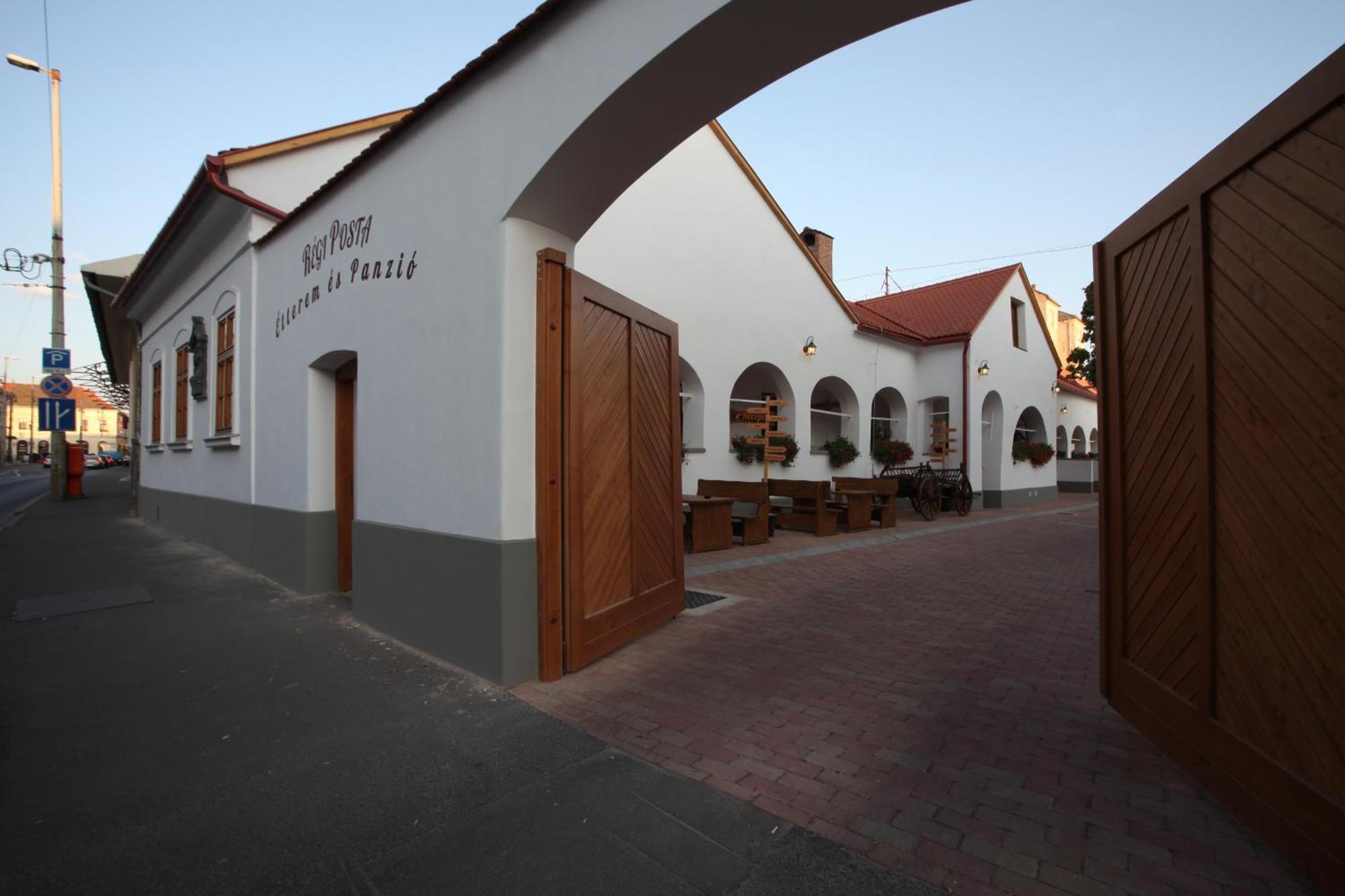 Regi Posta Hotel Es Etterem Debrecen Exterior photo